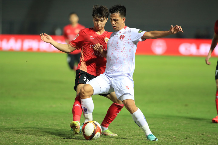 CLB Hải Phòng chơi phòng ngự phản công hiệu quả. (Ảnh: Tùng Phan)