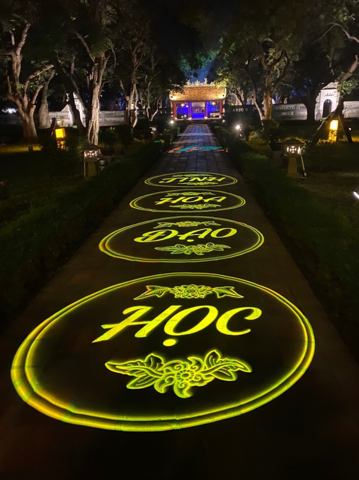 “Tinh hoa đạo học” là chủ đề xuyên suốt tour trải nghiệm đêm tại Văn Miếu.