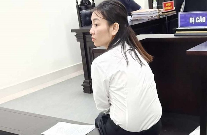 Bị cáo Vũ Thị Hương Lan tại toà.