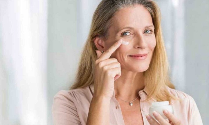 Làn da cần được chăm sóc cẩn thận sau tuổi 40.