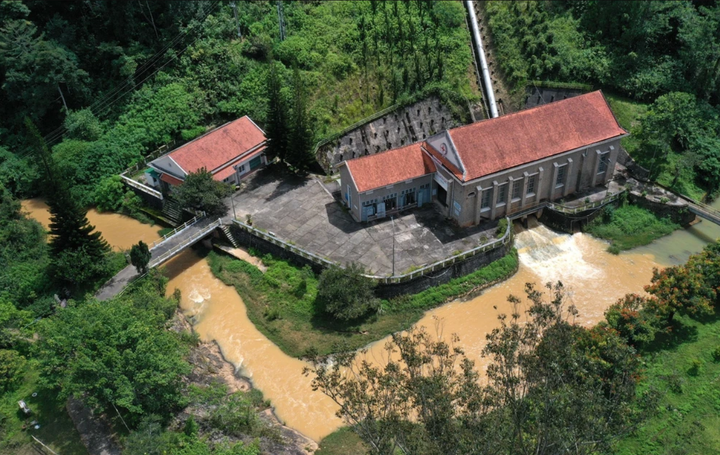 Nhà máy thủy điện đầu tiên ở nước ta xây dựng năm nào? - 2