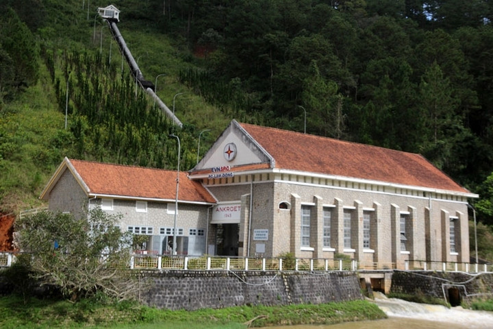 Nhà máy thủy điện đầu tiên ở nước ta xây dựng năm nào? - 3