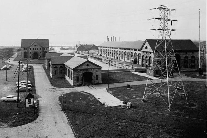 Nhà máy thủy điện đầu tiên ở nước ta xây dựng năm nào? - 7