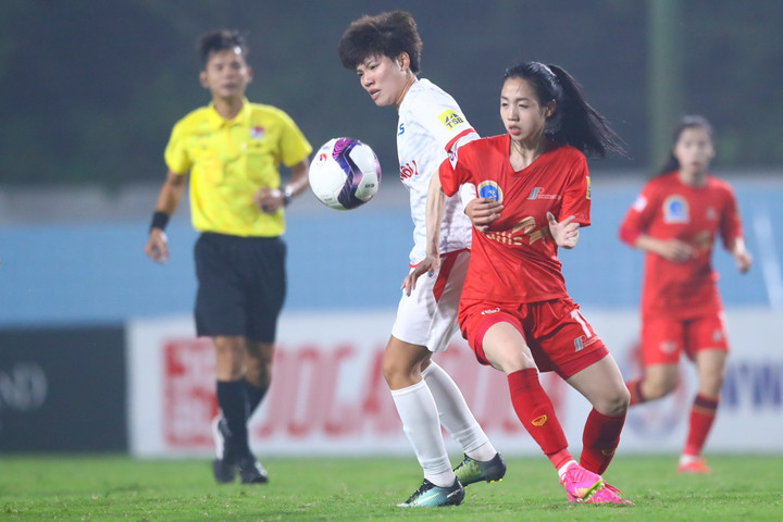 Phong Phú Hà Nam (đỏ) thua Hà Nội I.