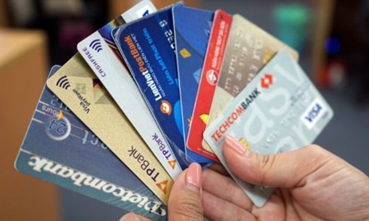 Thẻ tín dụng không sử dụng, khách hàng vẫn phải trả một số loại phí. (Ảnh minh họa)