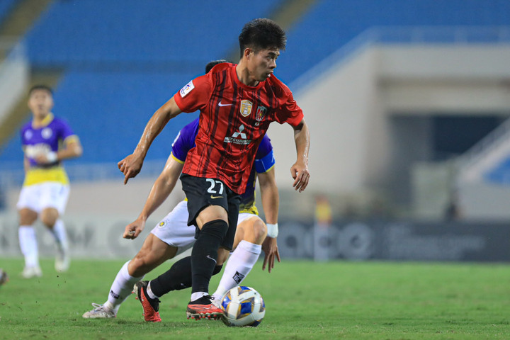 Hà Nội FC bị Urawa Red Diamonds ép sân.