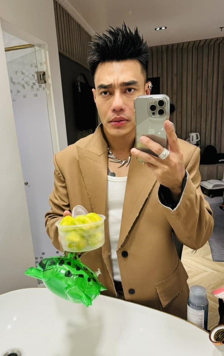 Lê Dương Bảo Lâm "quạo" khi nhận được những món quà từ fan.