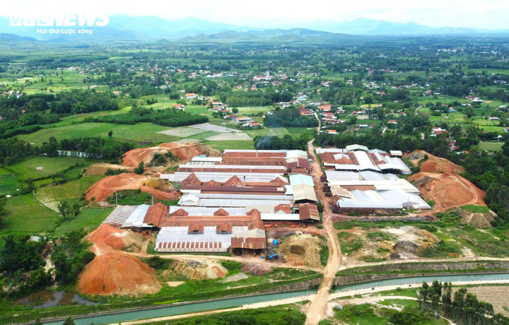 Huyện Tây Sơn (Bình Định) từng là thủ phủ của các lò gạch và cũng là huyện duy nhất trên địa bàn tỉnh Bình Định tính đến thời điểm hiện tại chưa xoá bỏ hết lò gạch thủ công.