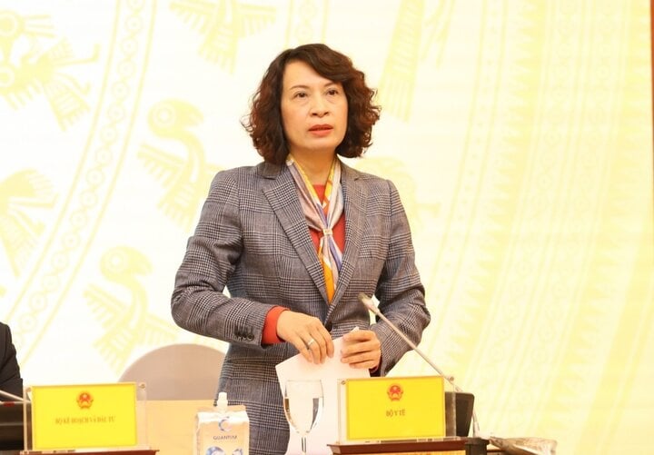 Thứ trưởng Bộ Y tế Nguyễn Thị Liên Hương tại buổi họp báo Chính phủ ngày 6/12.