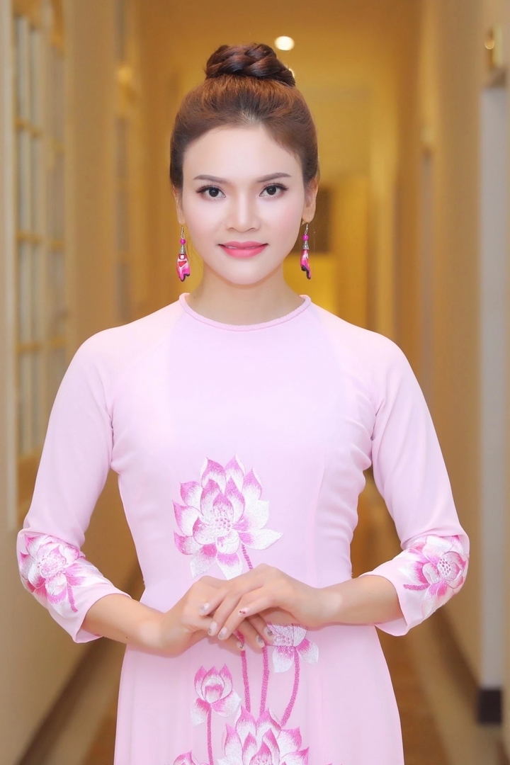 Những năm gần đây, cô xuất hiện nhiều trong vai trò giám khảo chuyên môn giải thưởng âm nhạc, nghệ thuật lớn, tiêu biểu là giải Sao Mai 2023.