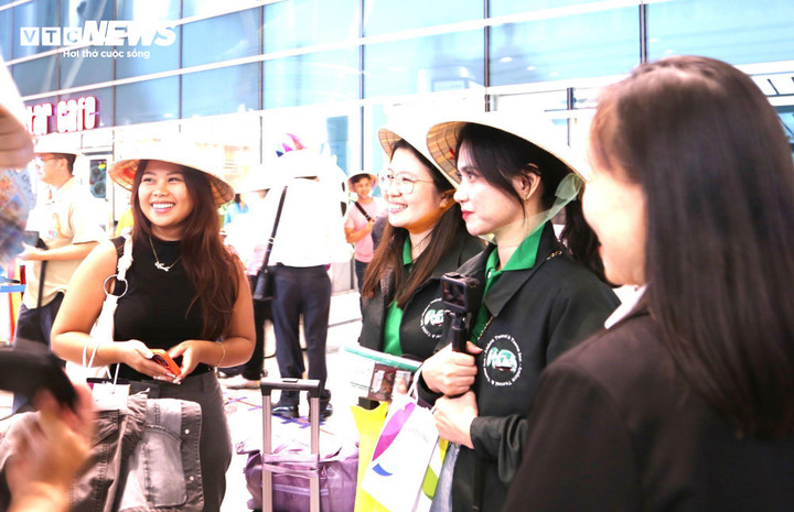 Du khách trên chuyến bay mang số hiệu 5J 5756 từ Manila (Philippines) đến Đà Nẵng.