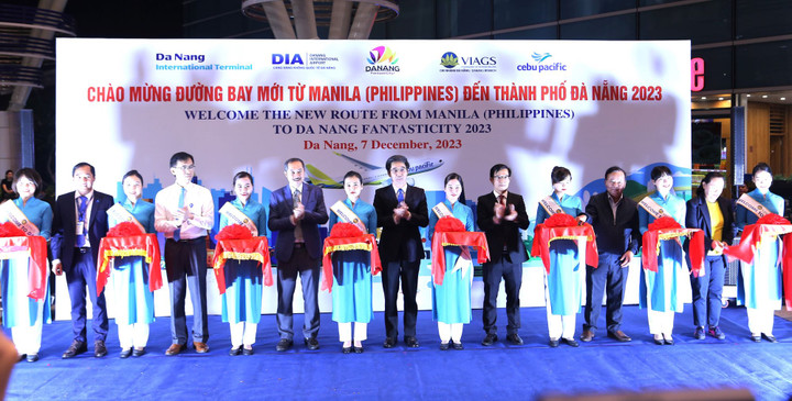 Lễ cắt băng khai trương đường bay Manila - Đà Nẵng.