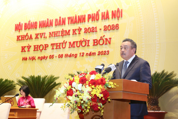 Chủ tịch UBND TP Hà Nội Trần Sỹ Thanh phát biểu tại buổi chất vấn