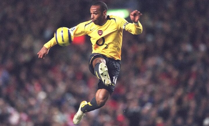 Henry tỏa sáng rực rỡ trong màu áo Arsenal.