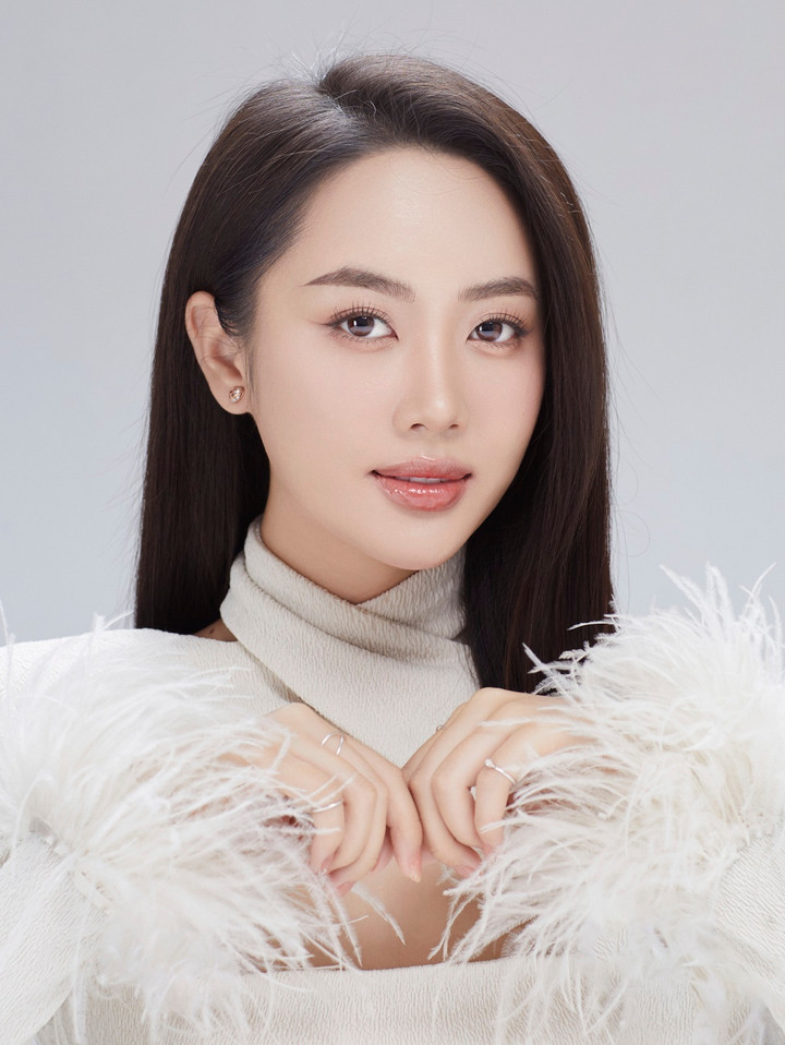 Bên cạnh công việc người mẫu, Như Quỳnh còn tham gia diễn xuất, làm giám khảo cho một số cuộc thi sắc đẹp, huấn luyện viên catwalk…