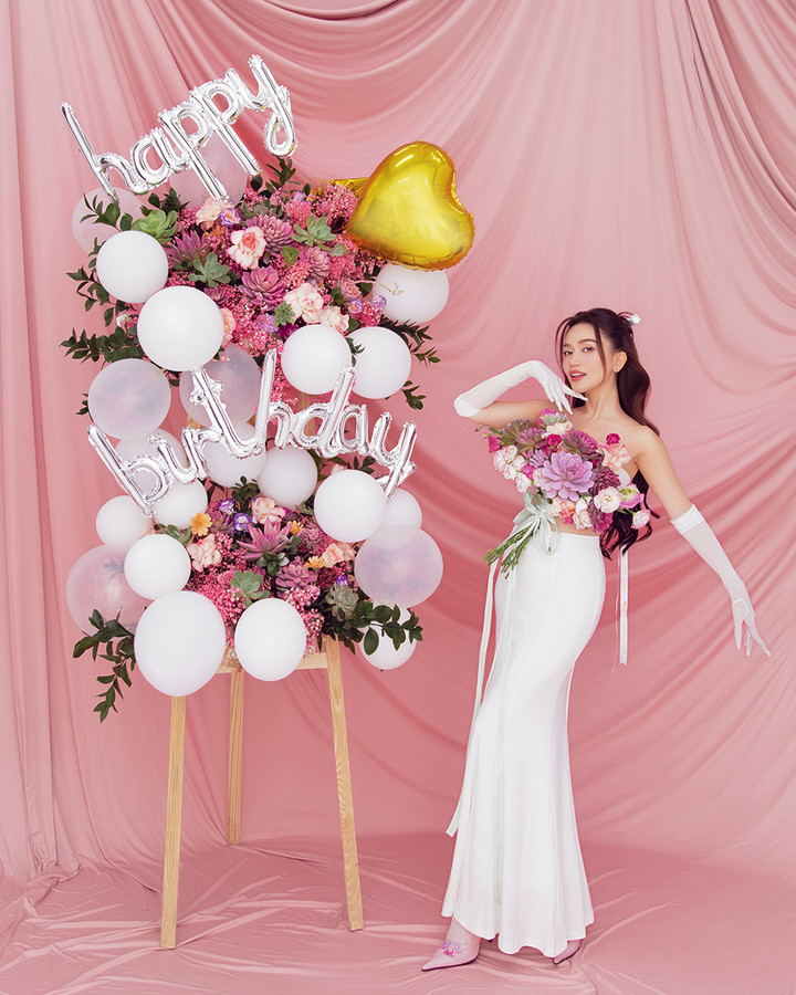 Trong năm qua, Sĩ Thanh đã trở lại với vai trò diễn viên với vai diễn Khả Thy trong bộ phim “Yêu trước ngày cưới”. Bộ phim nhận được hiệu ứng khủng của khán giả khi Sĩ Thanh đã thể hiện trọn vẹn hình ảnh một cô nàng cá tính, phóng khoáng và nổi loạn.