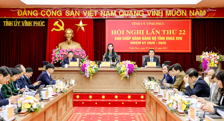 Bí thư Tỉnh ủy Hoàng Thị Thúy Lan; Phó Bí thư Thường trực Tỉnh ủy Phạm Hoàng Anh;Chủ tịch UBND tỉnh Lê Duy Thành chủ trì hội nghị.