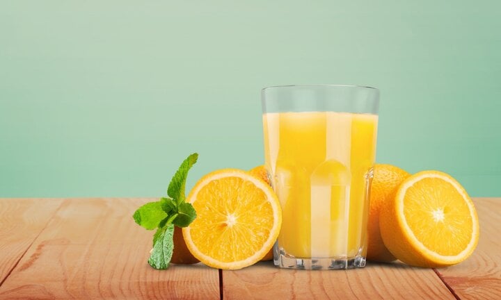 Như thế nào là uống nước cam đúng cách? Hãy tránh một số thời điểm không thích hợp.  (Ảnh: MyRecipes)