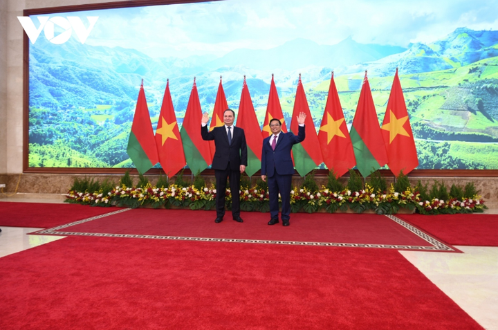 Thủ tướng Phạm Minh Chính và Thủ tướng Belarus Roman Golovchenko.
