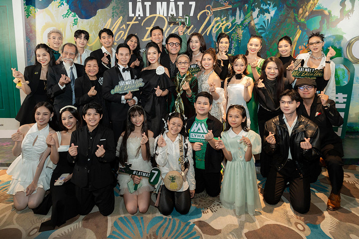 "Lật mặt 7" có số diễn viên tham gia đông nhất trong các phần.