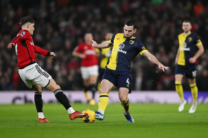 Bournemouth có bàn thắng dẫn trước.