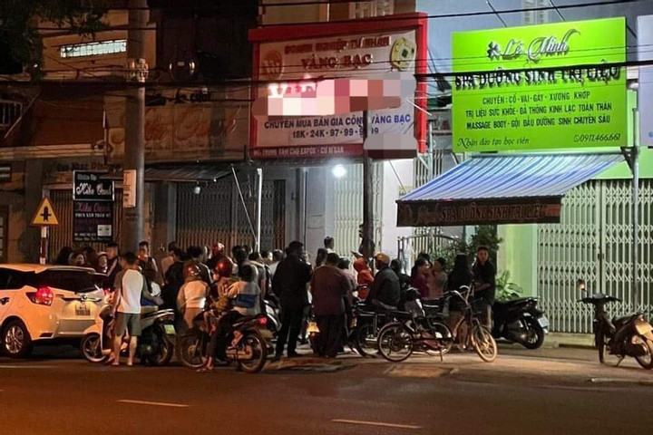 Tiệm vàng V.N. - nơi xảy ra vụ việc.