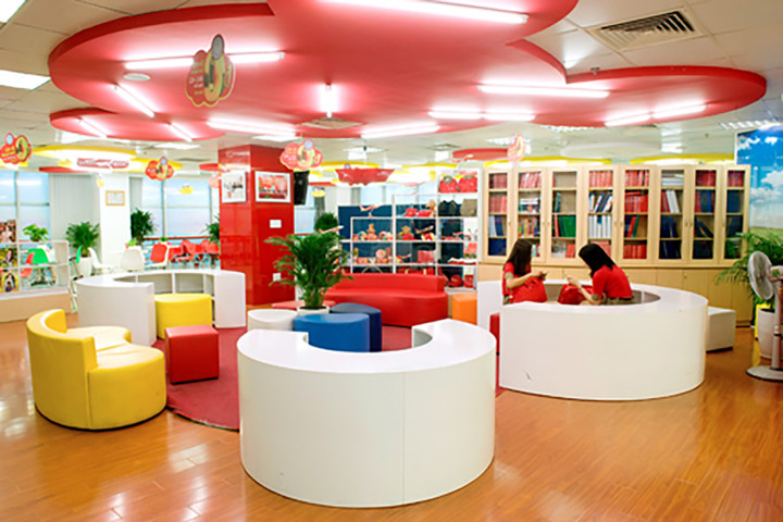 Phòng làm việc mở, tạo sự thuận tiện khi trao đổi công việc (Ảnh: T.L)