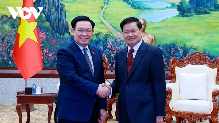 Chủ tịch Quốc hội Vương Đình Huệ hội kiến Tổng Bí thư, Chủ tịch nước Lào Thongloun Sisoulith.