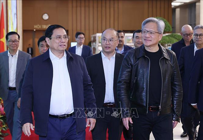 Thủ tướng Phạm Minh Chính với ông Jensen Huang, Chủ tịch kiêm Giám đốc điều hành Tập đoàn Nvidia.