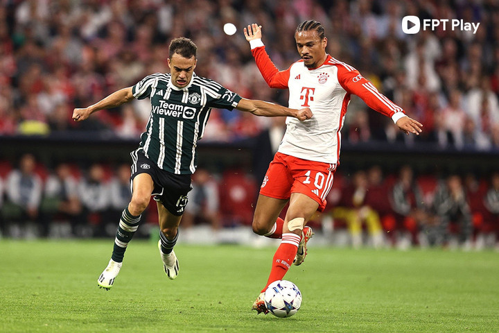 Manchester United (áo đen) cần một chiến thắng trước Bayern Munich.