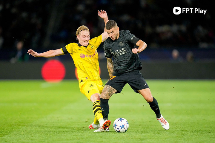 PSG (áo đen) hiện đứng thứ nhì bảng F.