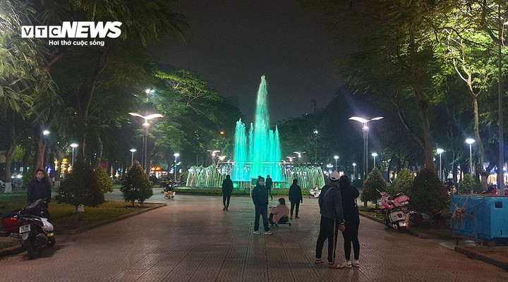 Các đài phun nước màu nghệ thuật được đầu tư đồng bộ, đạt tính thẩm mỹ cao.