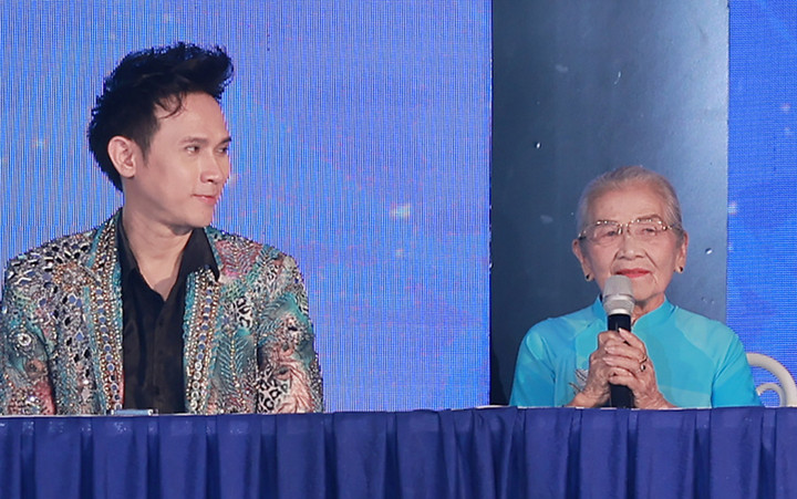 Ca sĩ Nguyên Vũ và NSƯT Phi Điểu đảm nhận vai trò giám khảo.