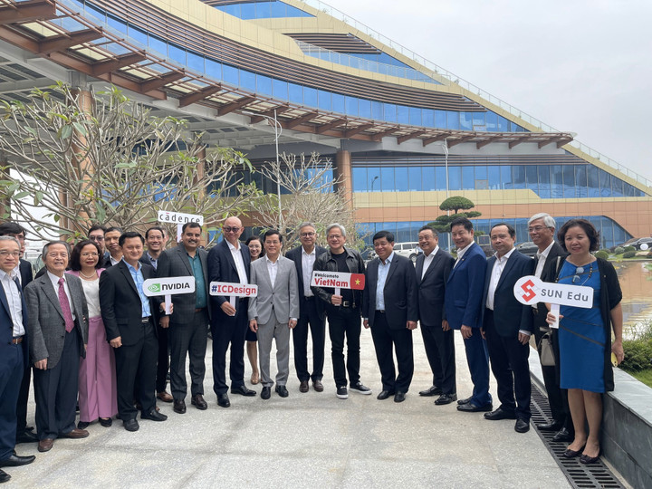 Chân dung CEO Nvidia Jensen Huang vừa sang Việt Nam, ăn đồ vỉa hè - 第4张