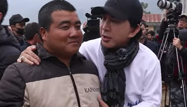 NSƯT Kim Tử Long trổ tài "thao túng tâm lý" người mua.