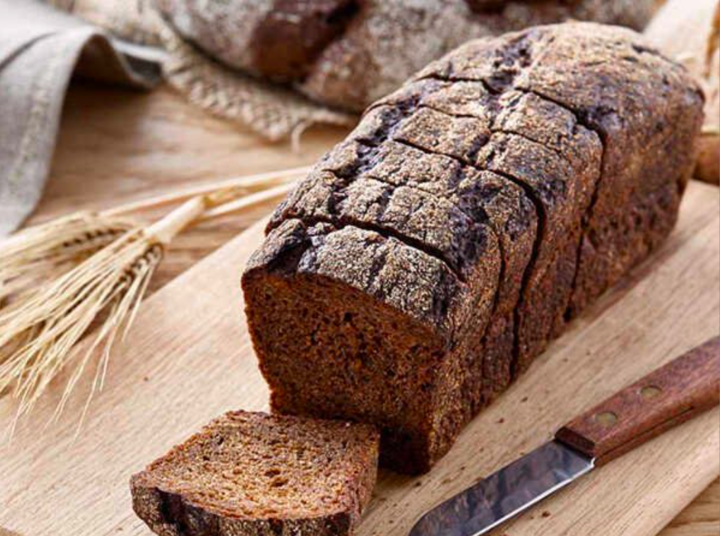 Bánh mỳ đen giúp xua tan cơn đói và đốt cháy chất béo hiệu quả.