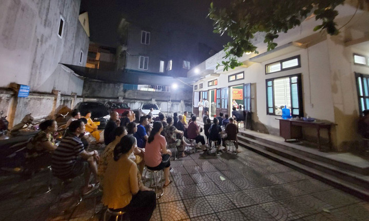 Hội nghị tuyên truyền, hướng dẫn phân loại rác tại nguồn tại nhà Văn hóa tổ dân phố số 13 phường Vạn Mỹ, quận Ngô Quyền tối 29/7/2023.