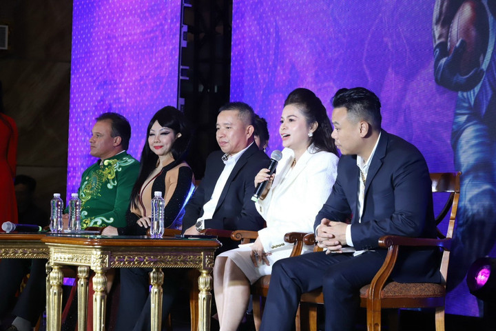 Bà Lê Hoàng Diệp Thảo đồng hành cùng sự kiện quảng bá giải đấu Super Bowl - 1