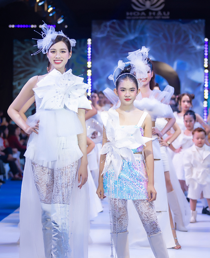 Đỗ Thị Hà trở lại sàn diễn, phủ nhận tin đồn rời khỏi showbiz.