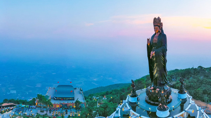 Núi Bà Đen - ngọn núi cao nhất Đông Nam Bộ - điểm đến không thể bỏ lỡ khi đến Tây Ninh.