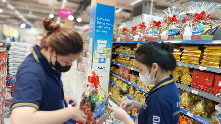 Giỏ quà Tết tại Co.opmart, Co.opXtra có giá thấp nhất chỉ 99.000 đồng.