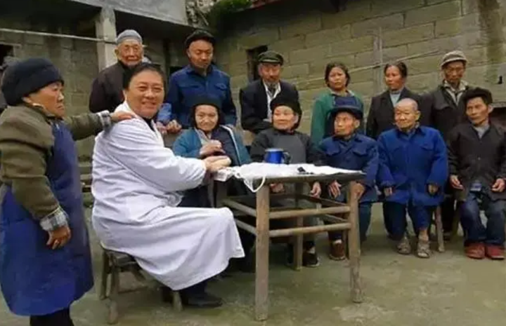 Trong thời đại y tế phát triển, tình trạng này được gọi là "bệnh lùn". Người mắc bệnh này được phát hiện nhiều trên thế giới nhưng không có tính tập trung như làng Dương Minh Tự.