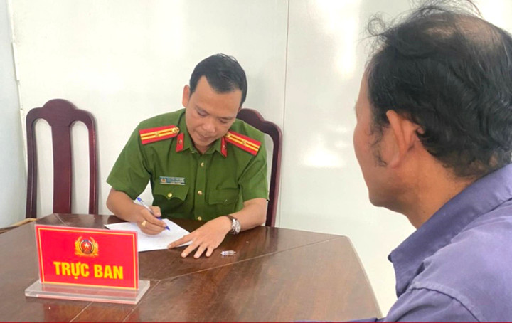 Công an phường Điện Dương kịp thời ngăn chặn vụ lừa đảo trên không gian mạng. (Ảnh: C.A)