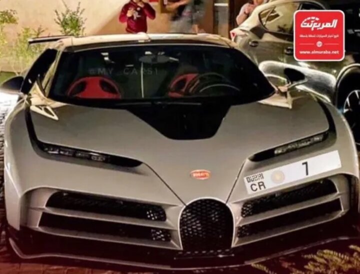 Bugatti Centodieci is the most expensive car in Ronaldo's collection (more than 9 million USD).  The "beast" with a capacity of 1,600 horsepower continuously attracts attention when rolling on the roads of Saudi Arabia's capital Riyadh.