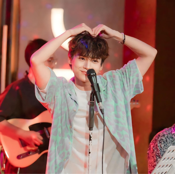 Thái Ngân được đánh giá là một trong số những ca sĩ đa tài của showbiz Việt.