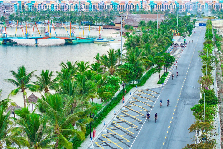 Cơ hội trải nghiệm tiện ích vượt trội và sức sống nóng lên từng ngày tại “quận Kinh đô” luôn rộng mở nhờ những chính sách đột phá của Vinhomes.