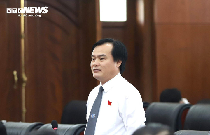 Đại biểu Trần Tuấn Lợi nêu thực trạng hoạt động "ký gửi, ký chờ" bất động sản tại các phòng công chứng.