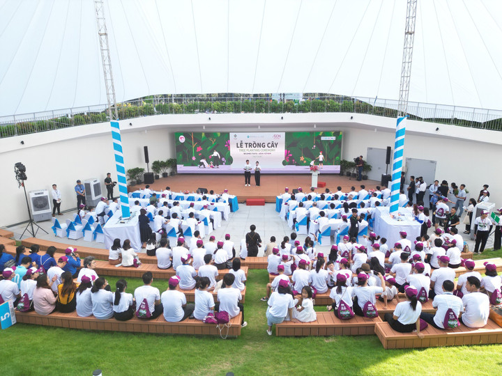 AEON Việt Nam triển khai nhiều hoạt động bền vững về môi trường, trong đó có trồng hơn 100,000 cây xanh toàn quốc.