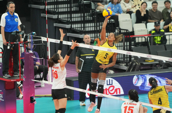 Đội Việt Nam rất cố gắng nhưng không thể phòng thủ hiệu quả trước những cú đập rất mạnh của đối thủ.