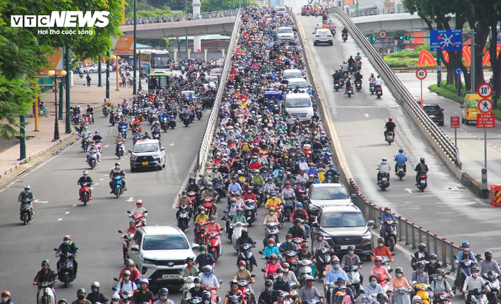 Thời tiết tại TP.HCM hôm nay 14/12, ít mây, ban ngày trời nắng nhiều với nhiệt độ cao nhất lên tới 35 độ